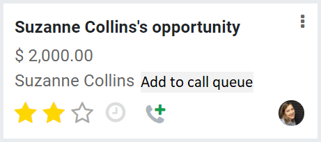 Una tarjeta de oportunidad en la aplicación CRM de Odoo con la opción de añadir el contacto a la lista de llamadas